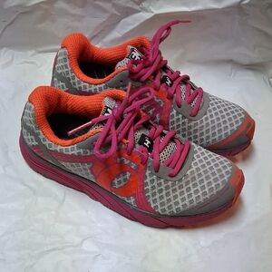 Pearl Izumi Women's Athletic Shoes in Pink and Orange